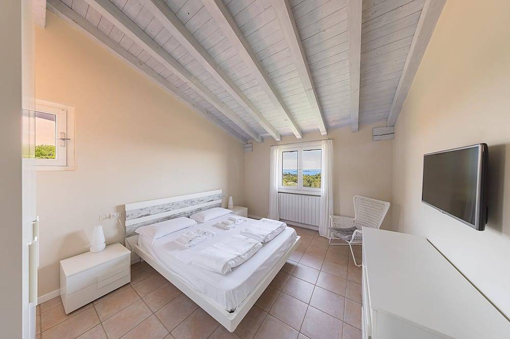 Einfamilienhaus mit herrlichem Seeblick und privatem Garten in Soiano del Lago, Gardasee-Berge