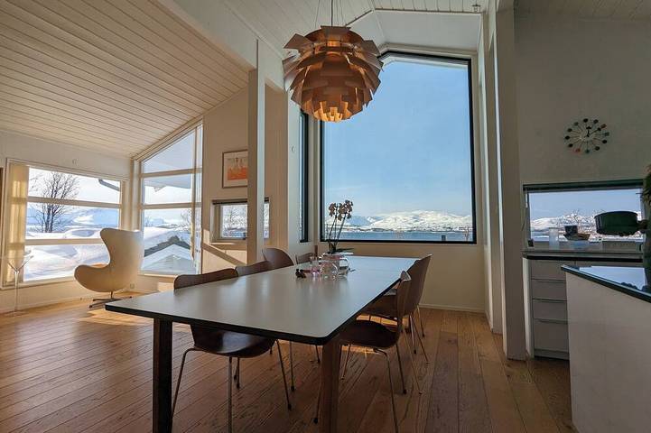 Villa for 7 personer, med hage og jacuzzi i Norge