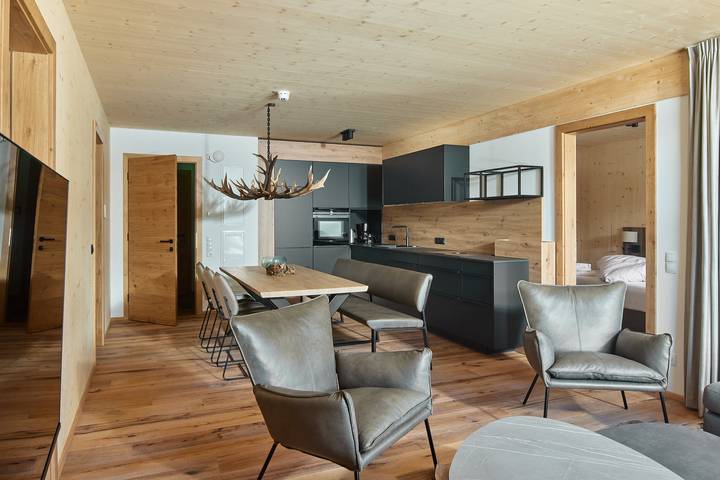 Ferienwohnung für 8 Personen, mit Balkon und Garten sowie Sauna