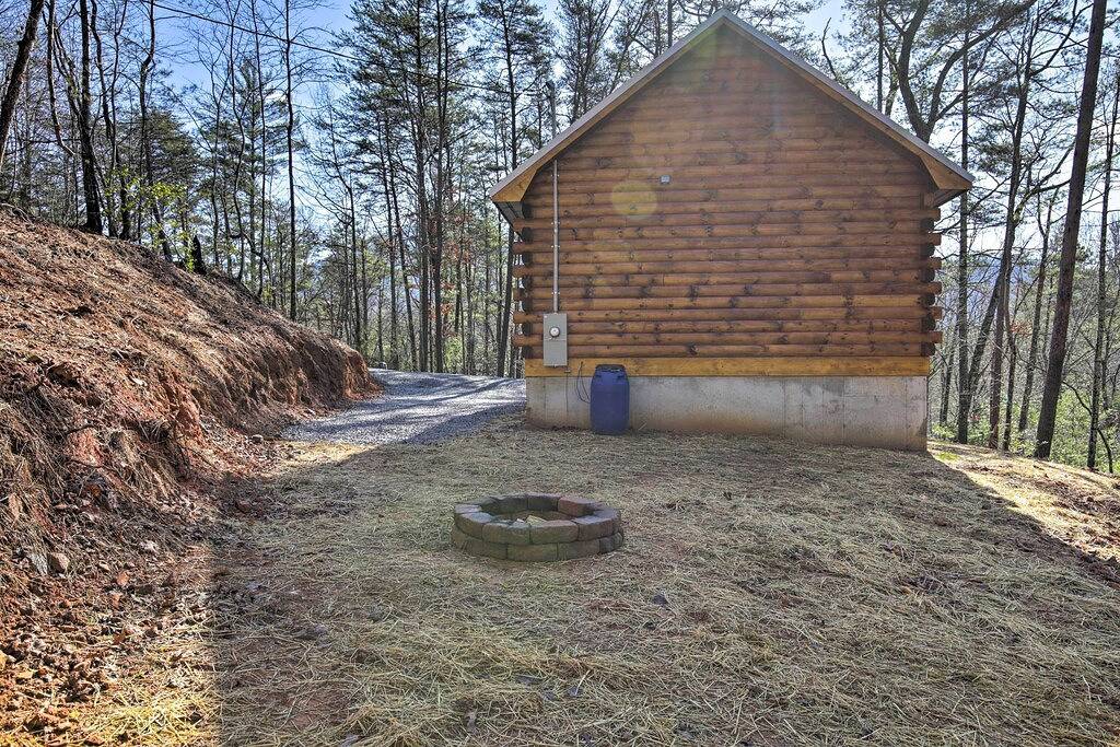 Cherry Log Couple’s Cabin Near Hiking & Waterfalls in Cherry Log, Chattahoochee National Forest