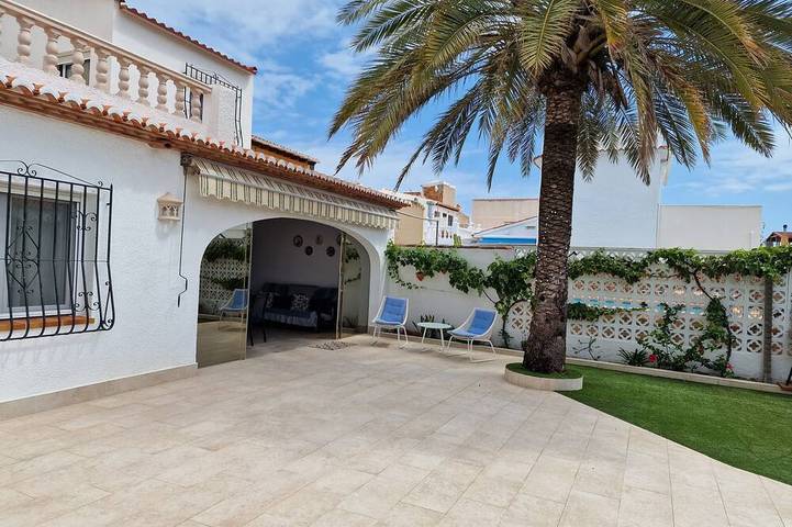 Vakantiehuis voor 6 personen, met terras en tuin in Oliva