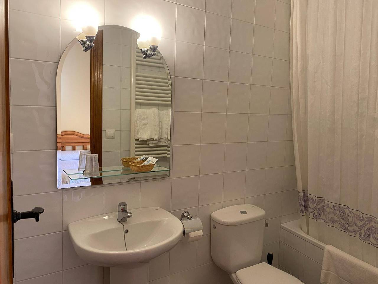 Zimmer 'Twin Con Balcón' mit Balkon und Wi-Fi in Villarluengo, Teruel und Umgebung