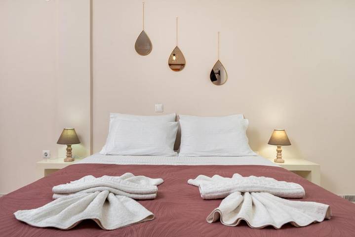 Maison d’hôte pour 3 personnes, avec balcon et piscine à Santorin - 2