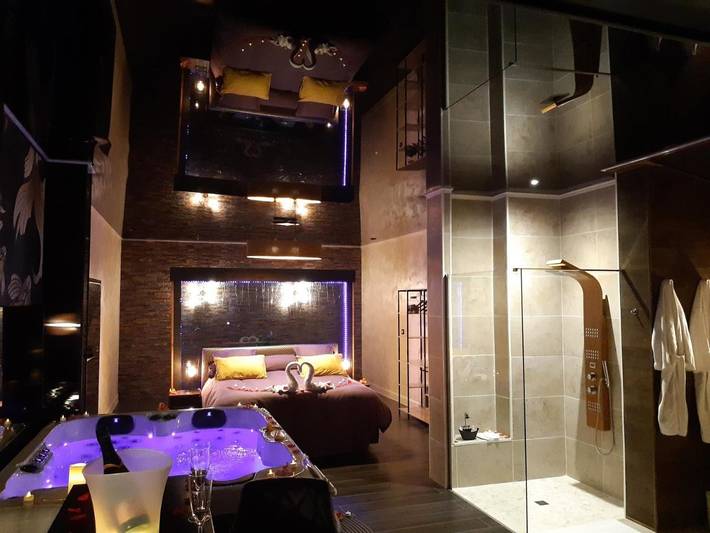Cottage pour 2 personnes, avec jacuzzi et terrasse dans Gare D Agde