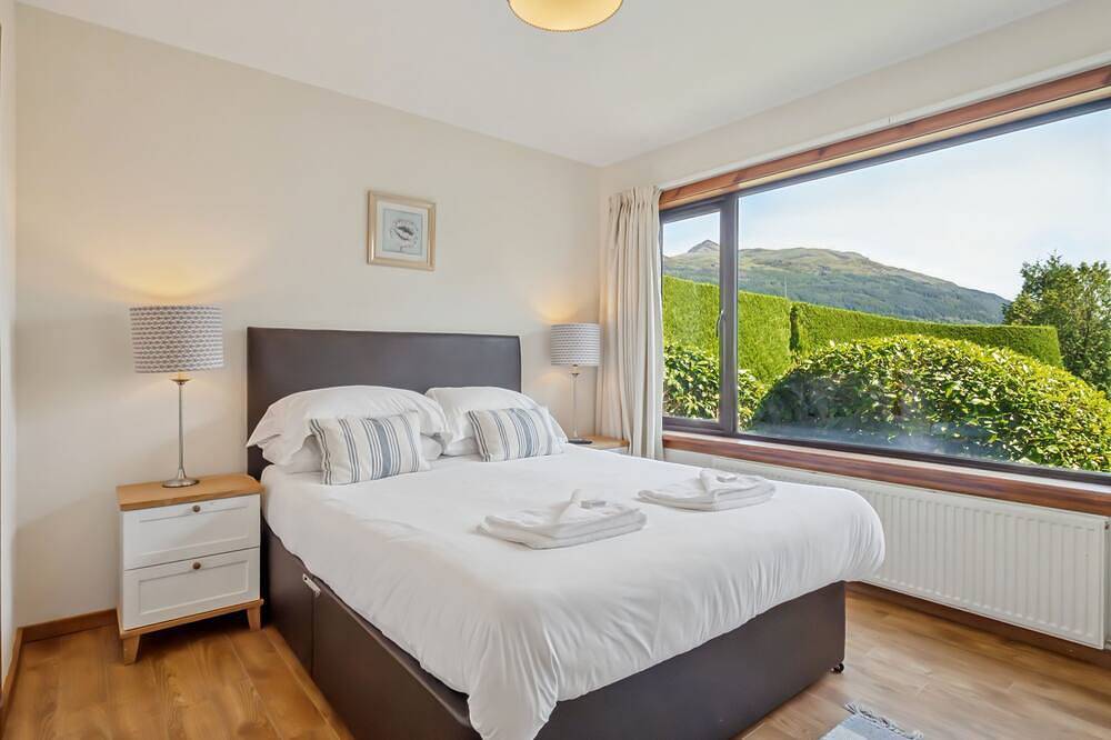 Shore House - für 10 Personen - für 10 Gäste in 5 Schlafzimmern in Loch Lomond, Argyll & Bute
