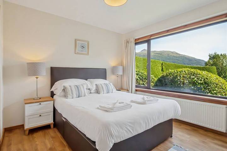 Shore House - für 10 Personen - für 10 Gäste in 5 Schlafzimmern in Loch Lomond, Argyll & Bute