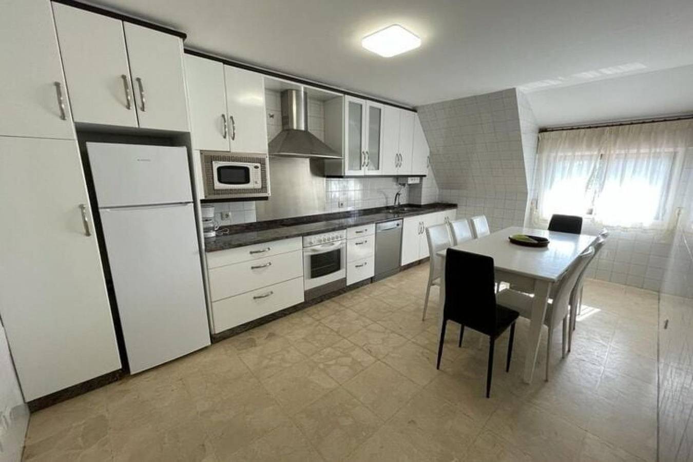 Apartamento entero, Spacious Apartment in Galicia with Terrace in Sanxenxo, Rias Baixas