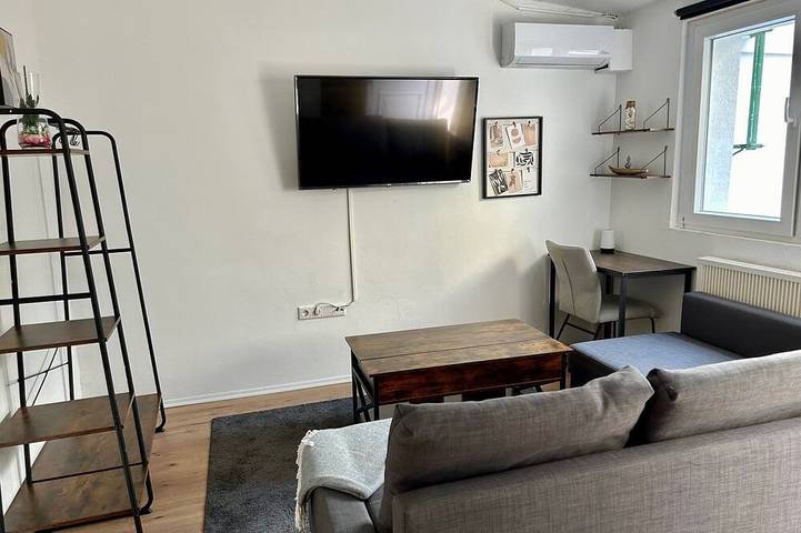 Entire apartment, Mini Apartment mit Garten und Küche in Wetterau