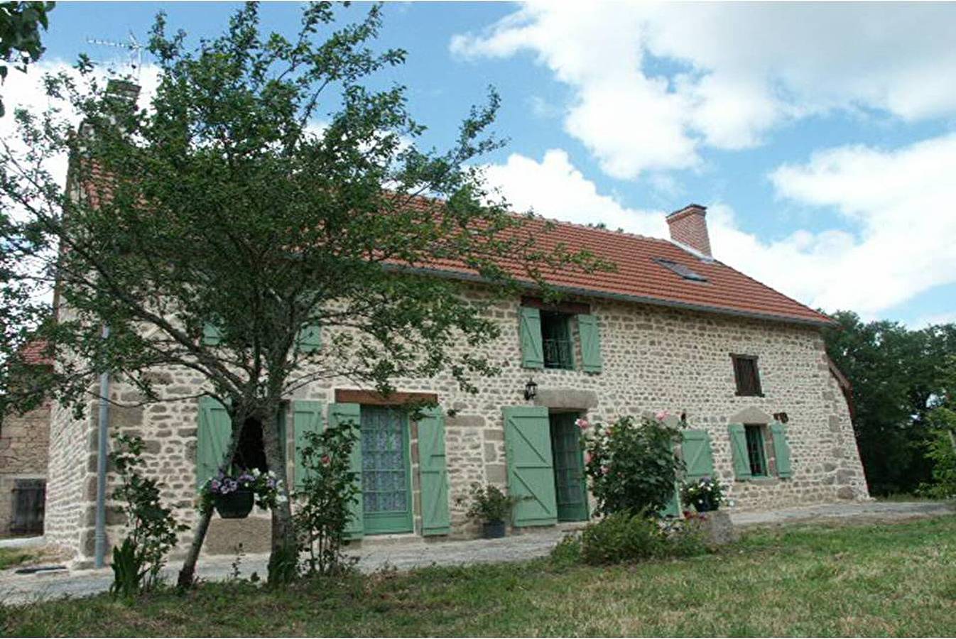 Gite Les Volets Verts (23G1091) in Ladapeyre, Région de Guéret