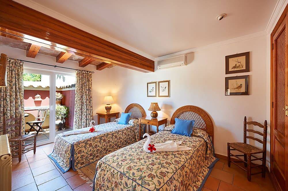 Large accommodation on Mallorca with pool and sea views (Villa Peka) in Cala Llamp, Andratx