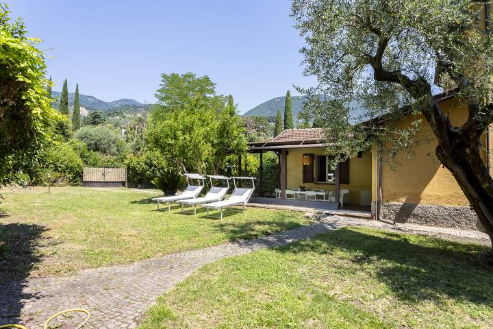 Villetta Paradiso by Garda Fewo in Spiaggia Rimbalzello (Salò), Salò