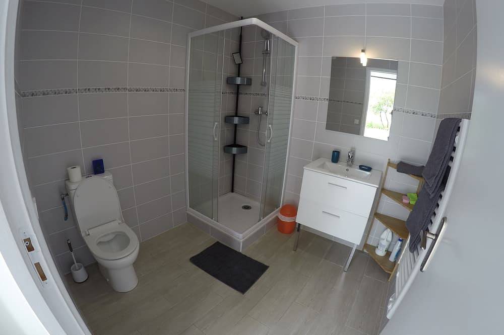 Entire apartment, Beautiful T2 in a quiet location between the sea and the mountains in Bassussarry, Bayonne region