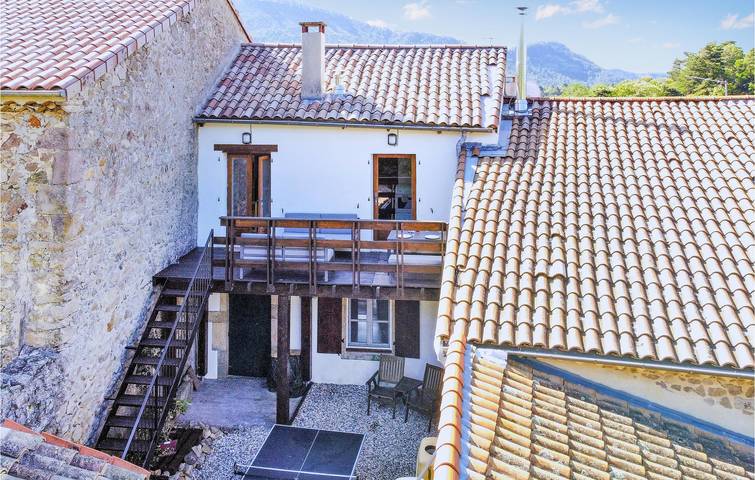 Location de vacances pour 4 personnes, avec terrasse ainsi que piscine et jardin à Saint-Étienne-de-Boulogne