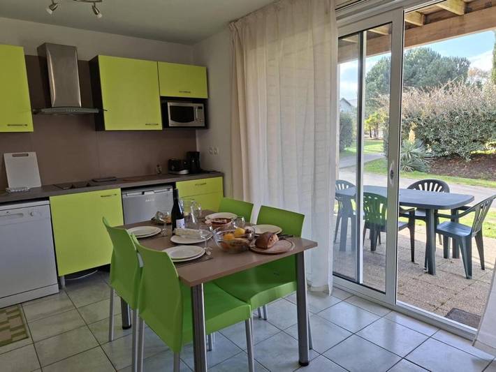 Gîte pour 4 personnes, avec jardin et sauna ainsi que piscine et jacuzzi à Chaveignes