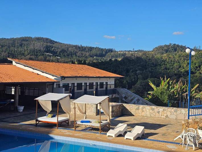 Casas e apartamentos de temporada para 4 pessoas, com piscina e vista e ainda jardim em Amparo