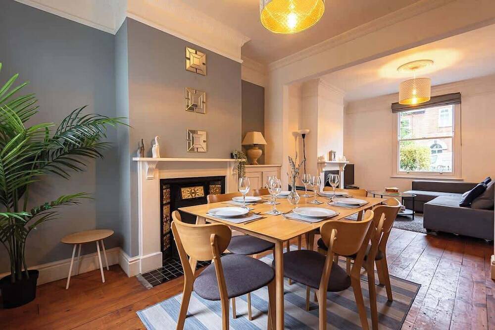 Cosy Reading Home - Superfast Wifi, Private Garden in Reading, Berkshire
