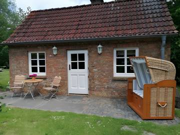 Ferienhaus 'Backhaus' mit privater Terrasse und privatem Garten