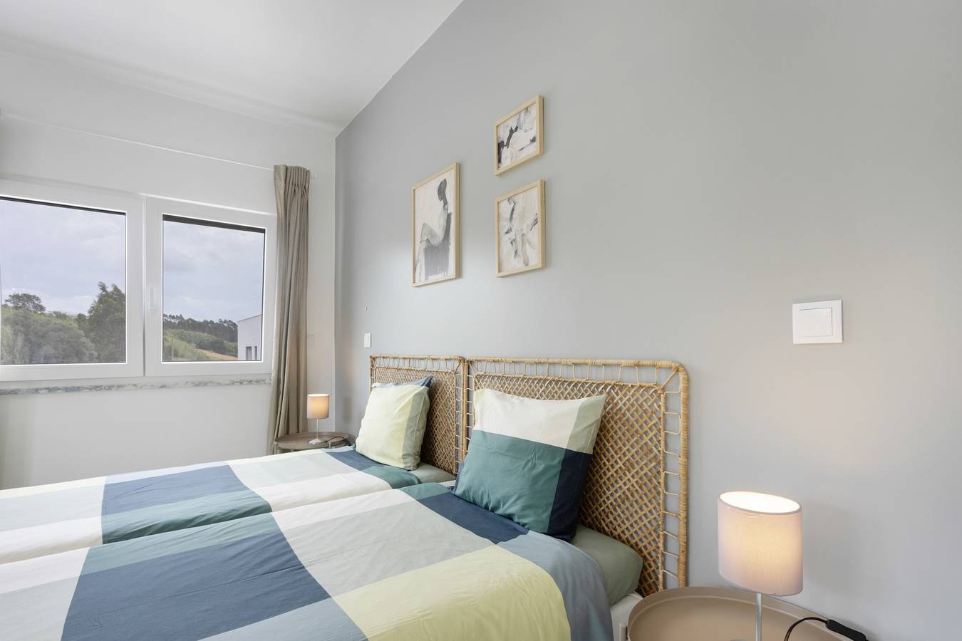 Appartement entier, Chambre « Ruby » avec piscine partagée, terrasse commune et Wi-Fi in Lourinhã, District de Lisbonne
