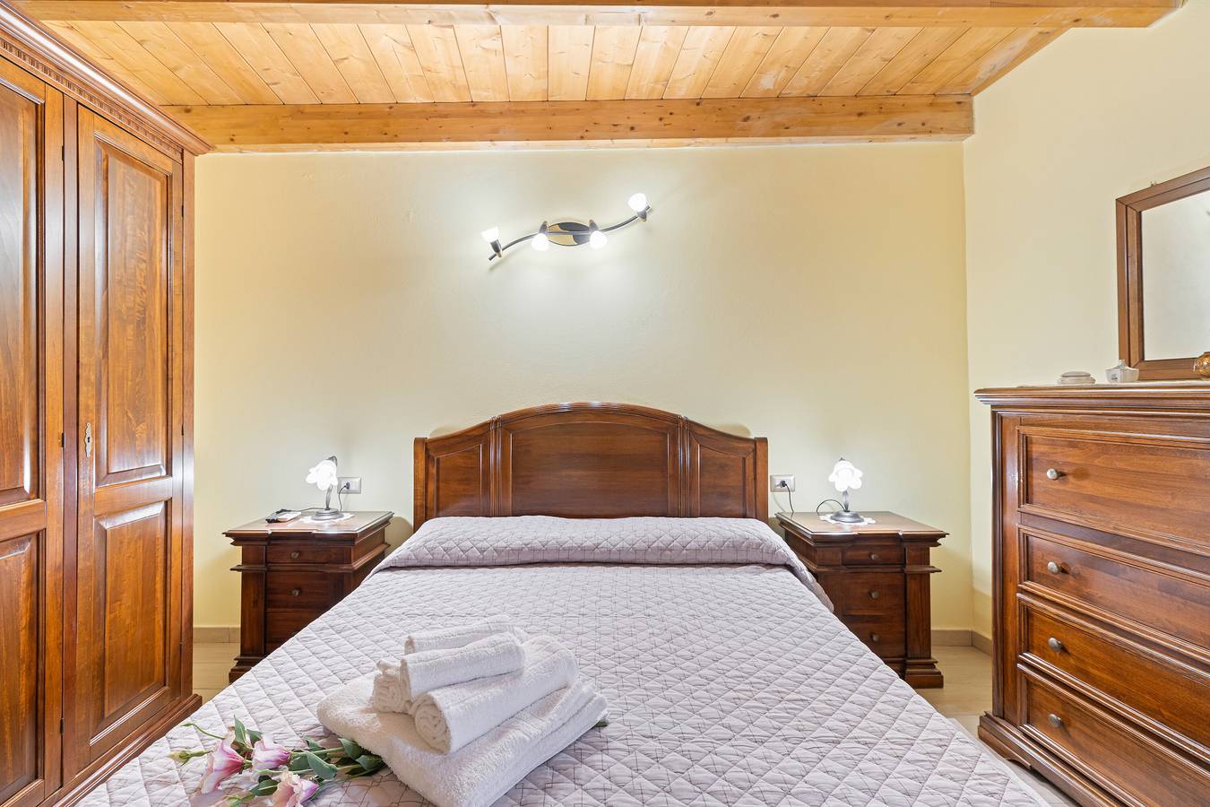 Room 'Urania' with Shared Terrace, Wi-Fi and Air Conditioning in Scano di Montiferro, Sardinia
