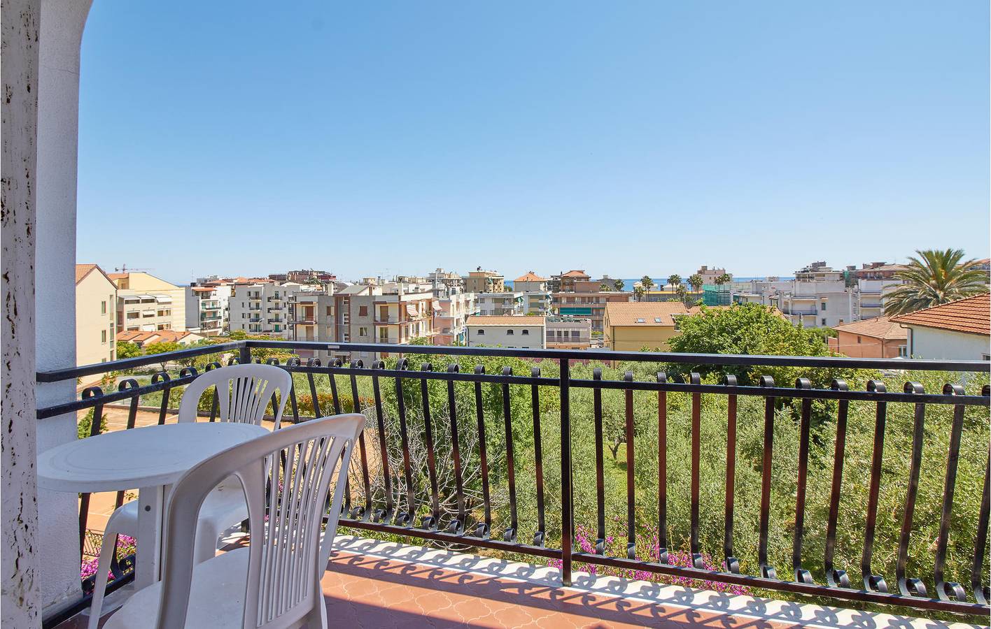 Apartamento vacacional entero, Retiro costero: Piscina, aparcamiento y wifi in Pietra Ligure, Pietra Ligure Municipio