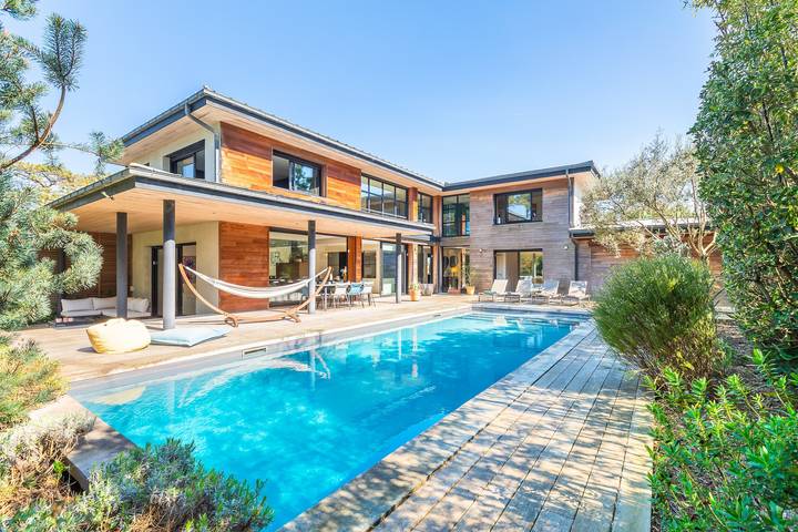 Villa pour 8 personnes, avec Balcon et Terrasse ainsi que Jardin et Piscine à Anglet