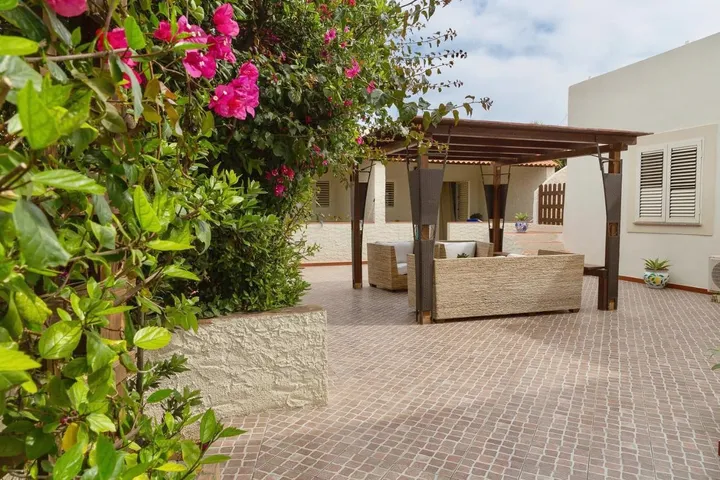 Aparthotel para 4 personas, con jardín y vistas - 1