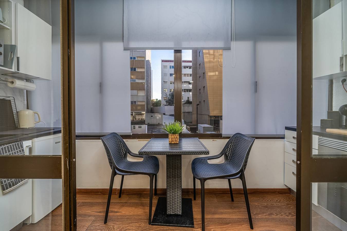 Entire studio, Studio 'Zizas House' with Wi-Fi and Air Conditioning in Praia da Rocha, Portimão