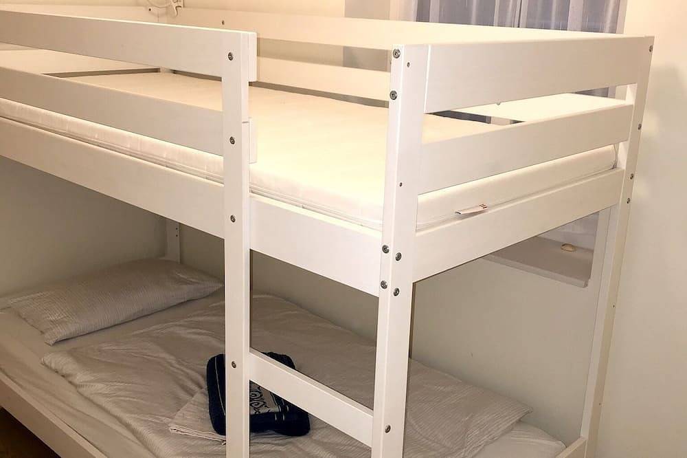 Ganze Wohnung, Ferienhaus direkt am Park mit See (120 qm) für bis zu 4 Personen in Frankenalb