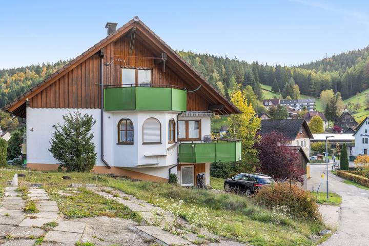 Appartement entier, Appartement 'Schellis' avec vue sur la montagne, balcon et Wi-Fi in Enzklösterle, Forêt Noire du Nord