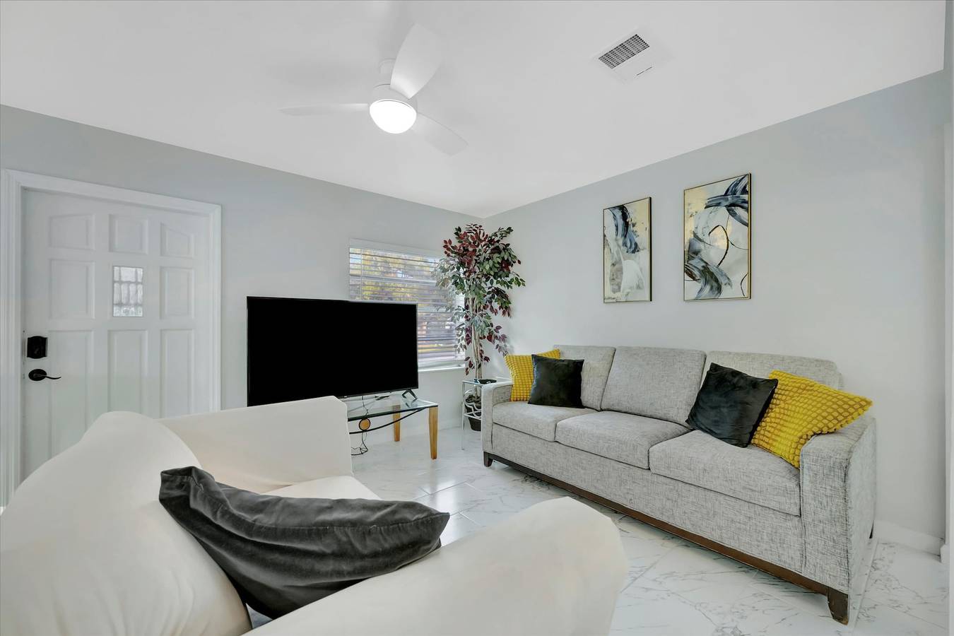 Apartamento entero, Sleeps 8 Near Busch Gardens with Bbq and Fenced Yard in Tampa, Tampa Bay