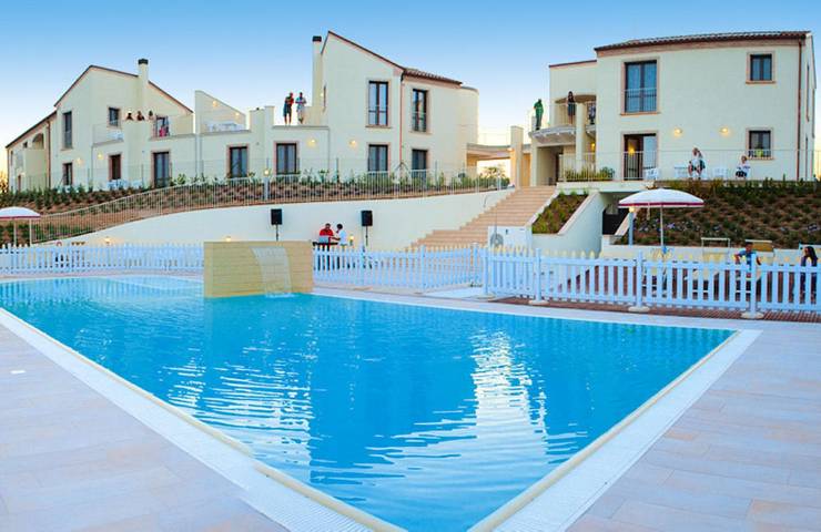 Appartamento per 4 persone, con Terrazza e Idromassaggio nonché Giardino e Piscina per bambini a Pedaso
