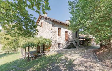 Gîte pour 12 personnes, avec terrasse à Albareto