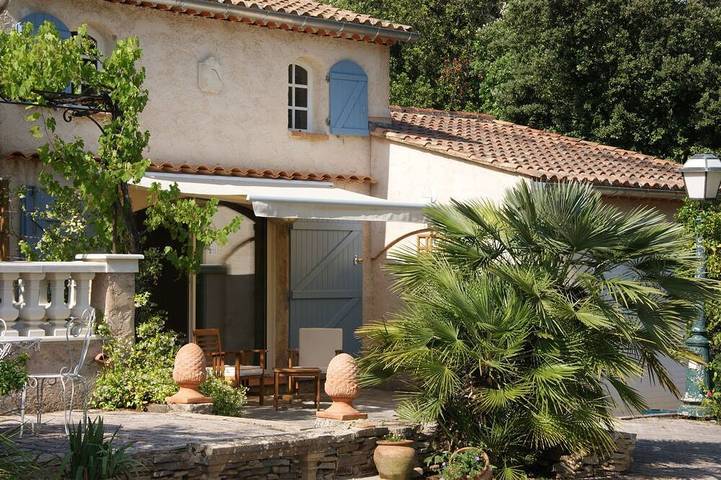 Location de vacances pour 2 personnes, avec terrasse et jardin à Le Val - 4