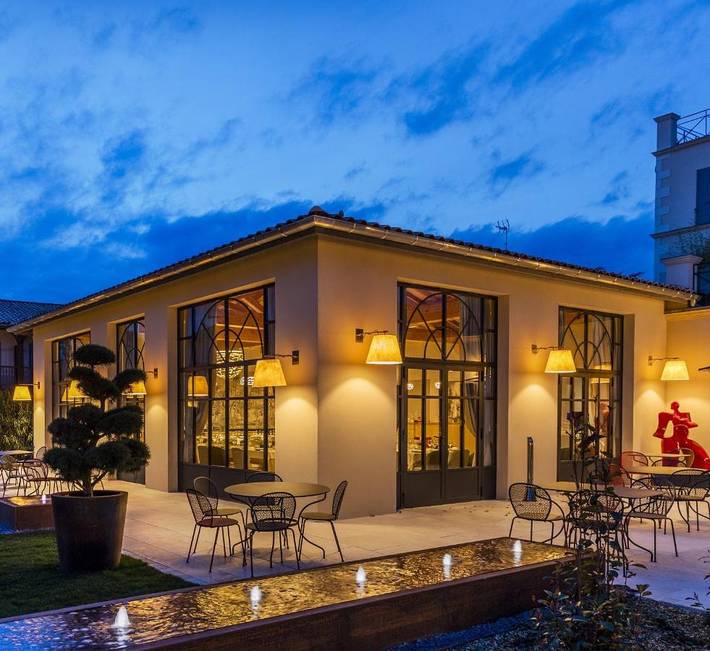 Hôtel pour 4 personnes, avec Terrasse et Jacuzzi ainsi que Jardin et Sauna
