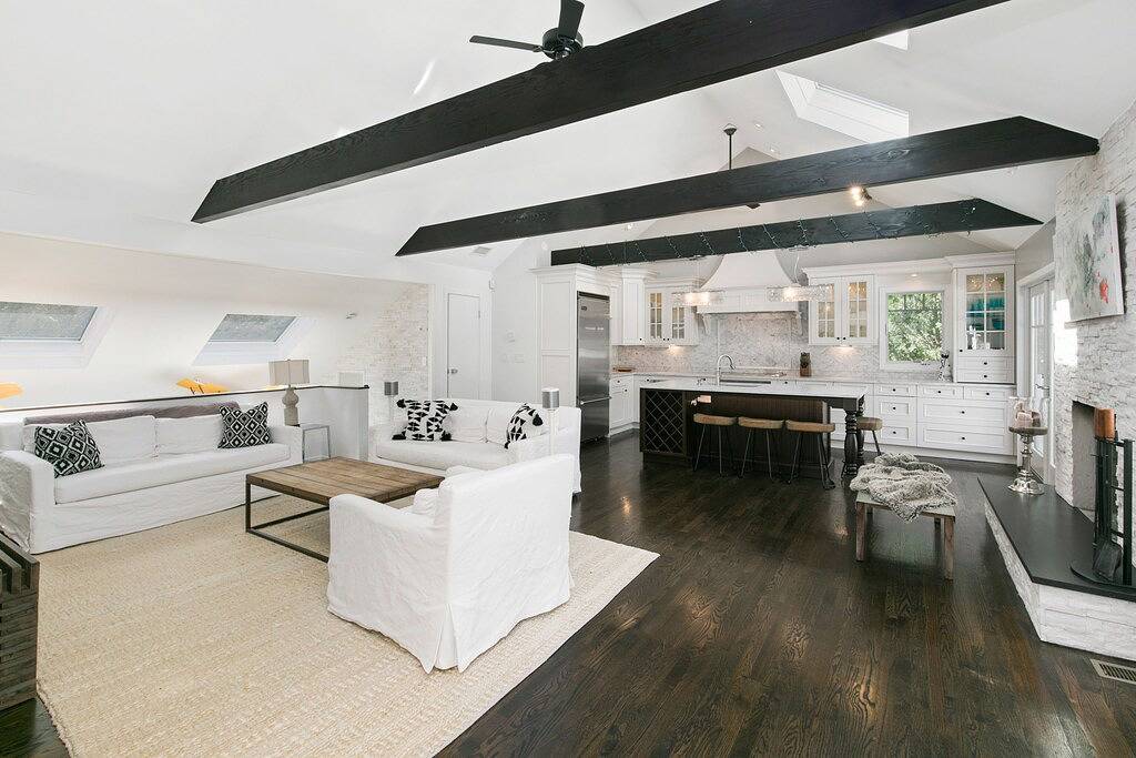 Moderner Luxus mit privatem Pool. 5 Minuten vom Strand entfernt. Bootsverleih. Nah am Essen. W-lan in Noyack, Hamptons