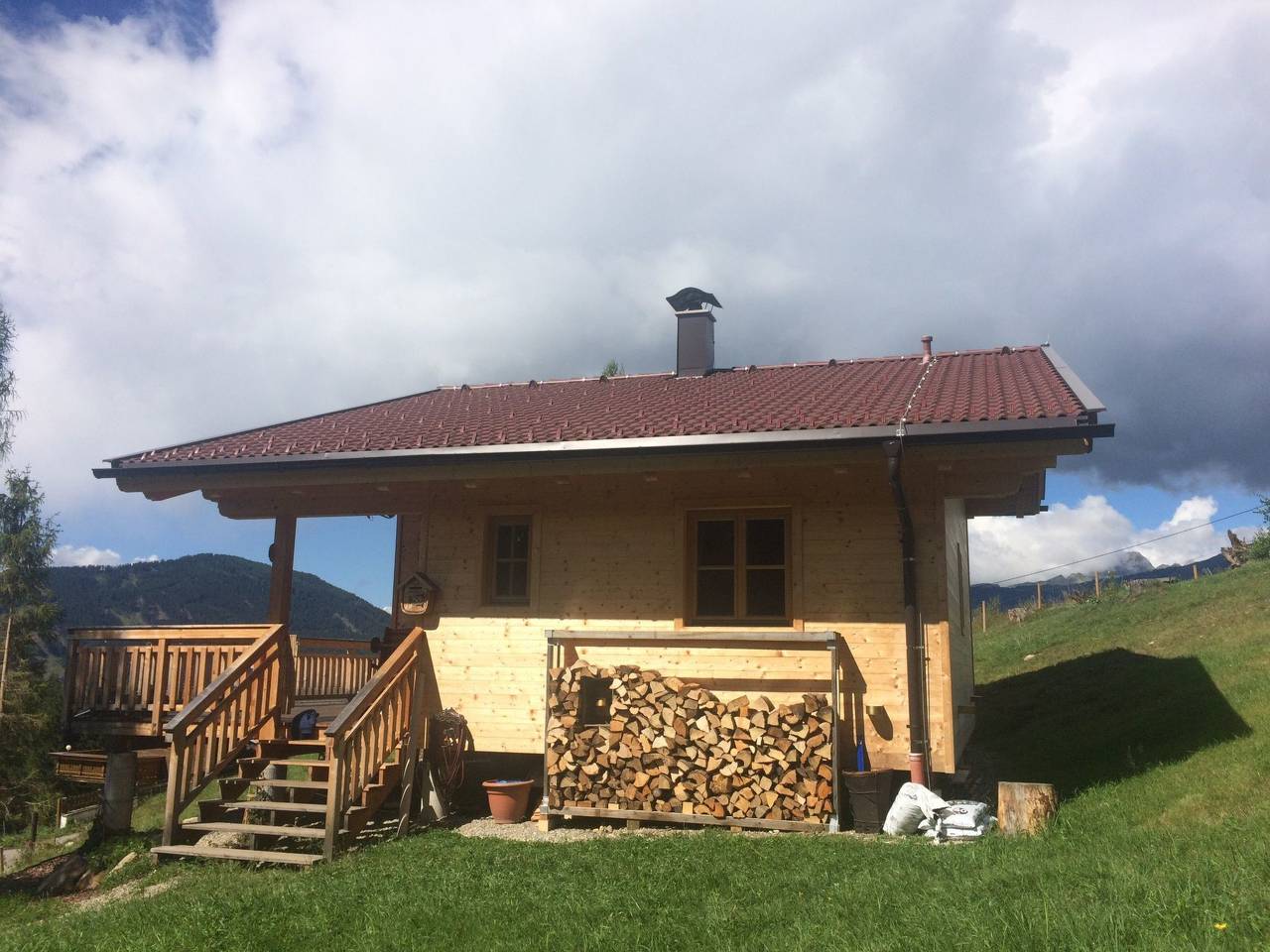 Berghütte mit Blick auf die Berge in Rangersdorf, Bezirk Spittal an der Drau