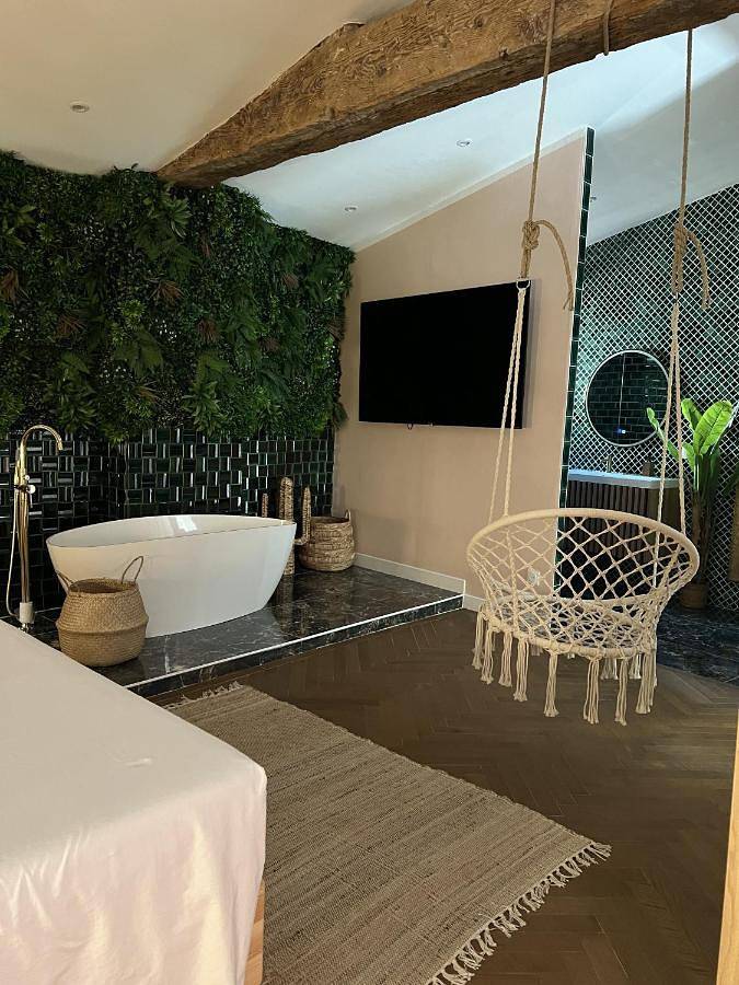 Gîte pour 2 personnes, avec piscine ainsi que jardin et terrasse à Anduze