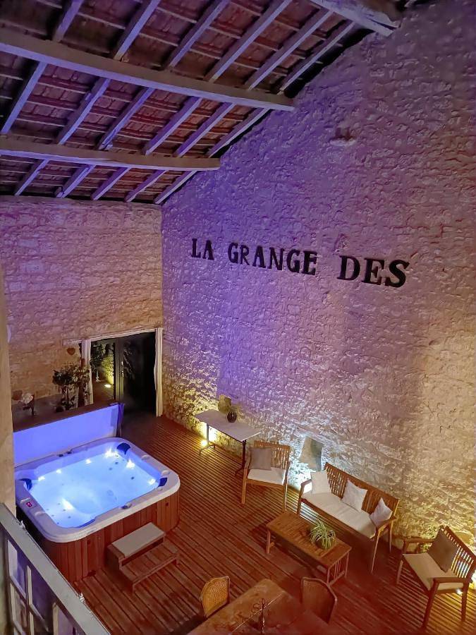 Location de vacances pour 4 personnes, avec Terrasse et Jacuzzi ainsi que Jardin et Vue à Nojals-et-Clotte - 3