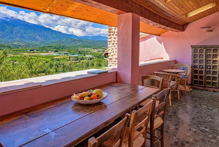 Gîte pour 2 personnes, avec terrasse ainsi que piscine et jardin