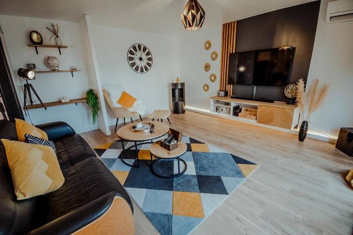 Gîte pour 2 personnes, avec terrasse et vue dans Pins-Justaret - 2