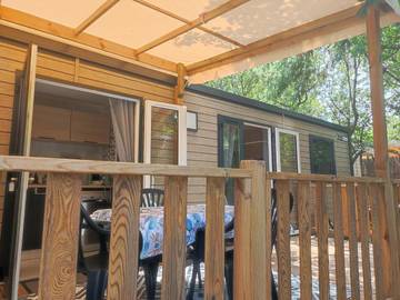 Camping pour 6 personnes, avec terrasse et sauna ainsi que jacuzzi et piscine, animaux acceptés à Biscarrosse