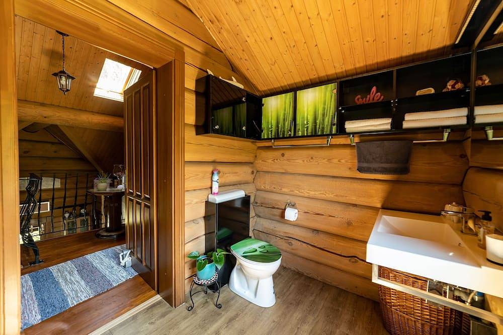 Charming, serene, and idyllic retreat nestled in nature. Experience our cottage. in Budapest, Central Hungary