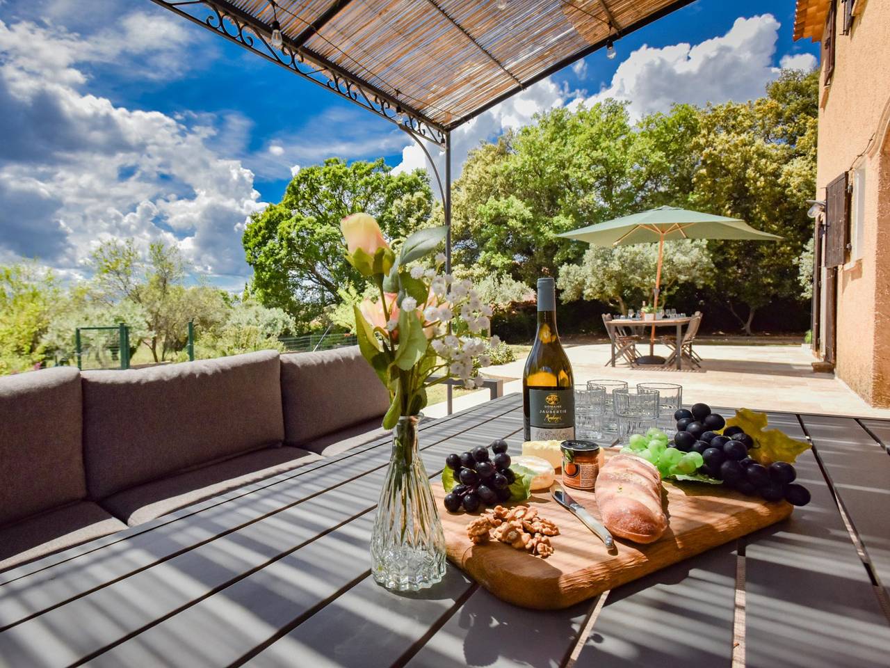 Schönes Ferienhaus mit Garten und großem Pool in Aups, Brignoles Region