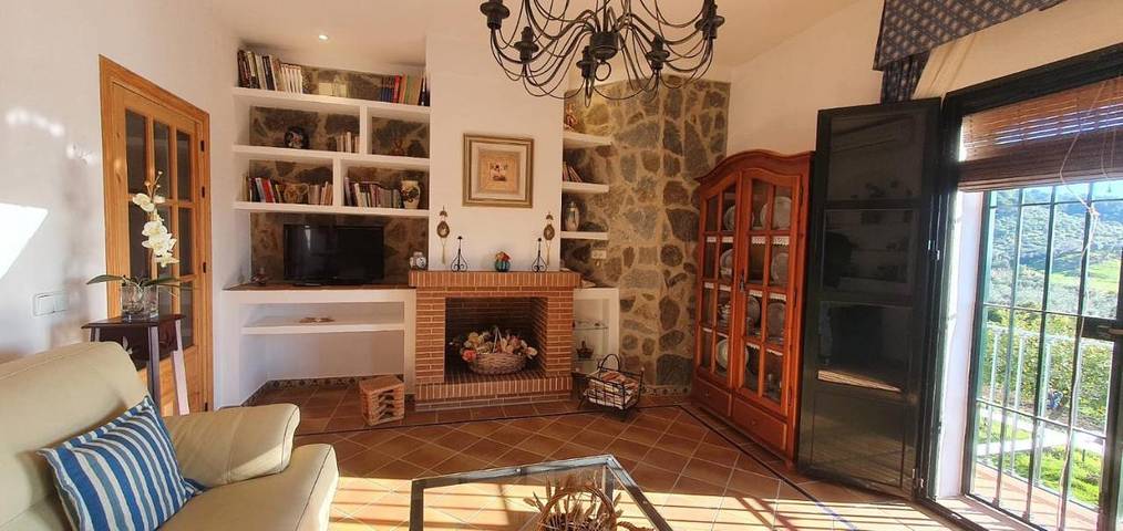 Chalet para 13 personas, con piscina y balcón además de vistas al lago y vistas en Sierra Norte de Sevilla - 3