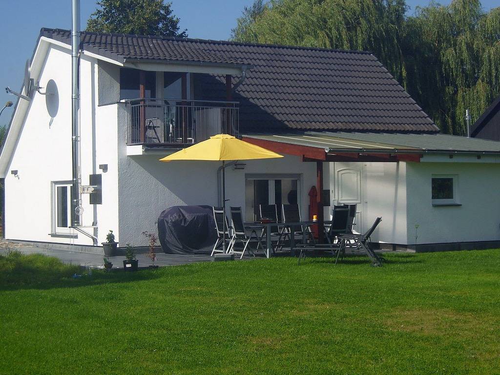 Ferienhaus in Kudensee mit Schwimmbecken in Kudensee, Nord-Ostsee-Kanal