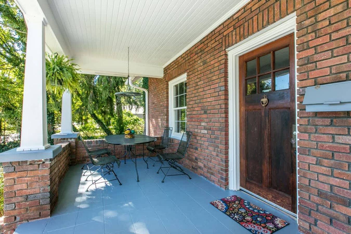 Roomy 5Br Bungalow w Backyard Close to Downtown in Hendersonville, Henderson County (NC)