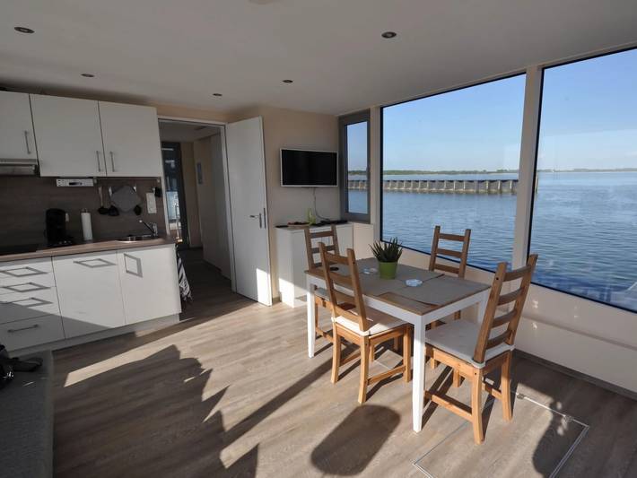 Hausboot für 2 Personen, mit Garten und Terrasse in Ribnitz-Damgarten - 3