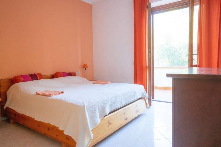 Casa Roberta bei 350 mt Strand. Möglichkeit 2 Häuser dieselbe Straße. Freunde Und Familie in Porto Ottiolu, Budoni