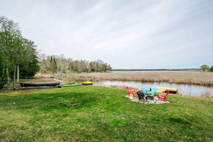 Cabin rentals and lodges for 8 people, with garden in Kawartha Lakes