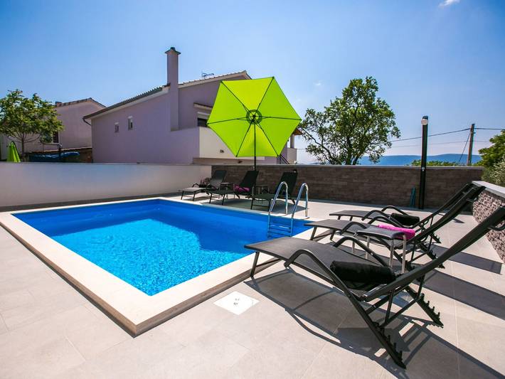Ferienhaus für 6 Personen, mit Balkon und Terrasse sowie Pool